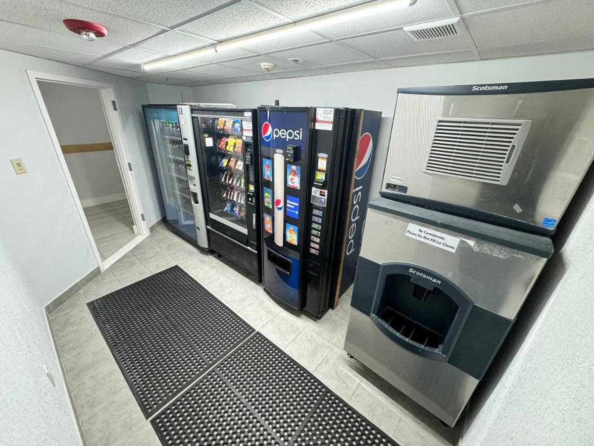 Studio 6 Suites East Syracuse Airport エクステリア 写真